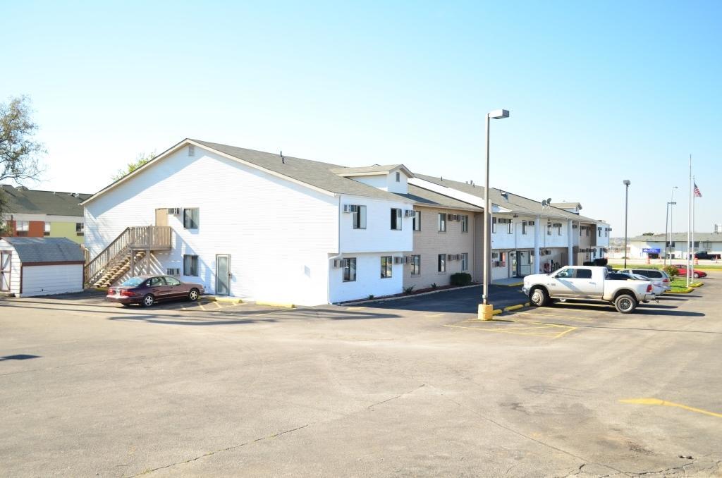Luxury Inn & Suites Лінкольн Екстер'єр фото