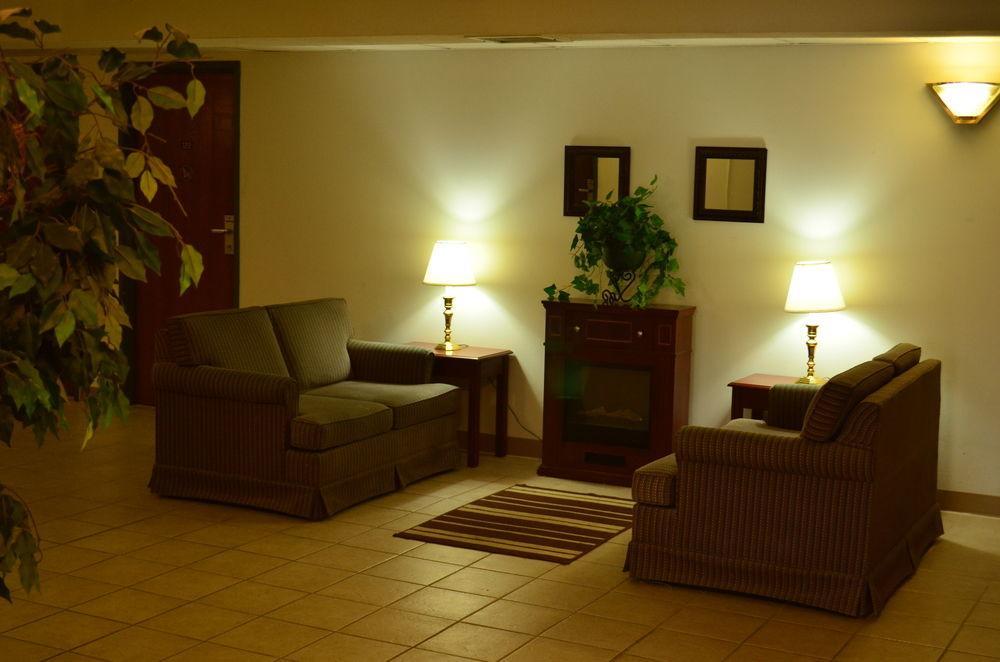 Luxury Inn & Suites Лінкольн Екстер'єр фото