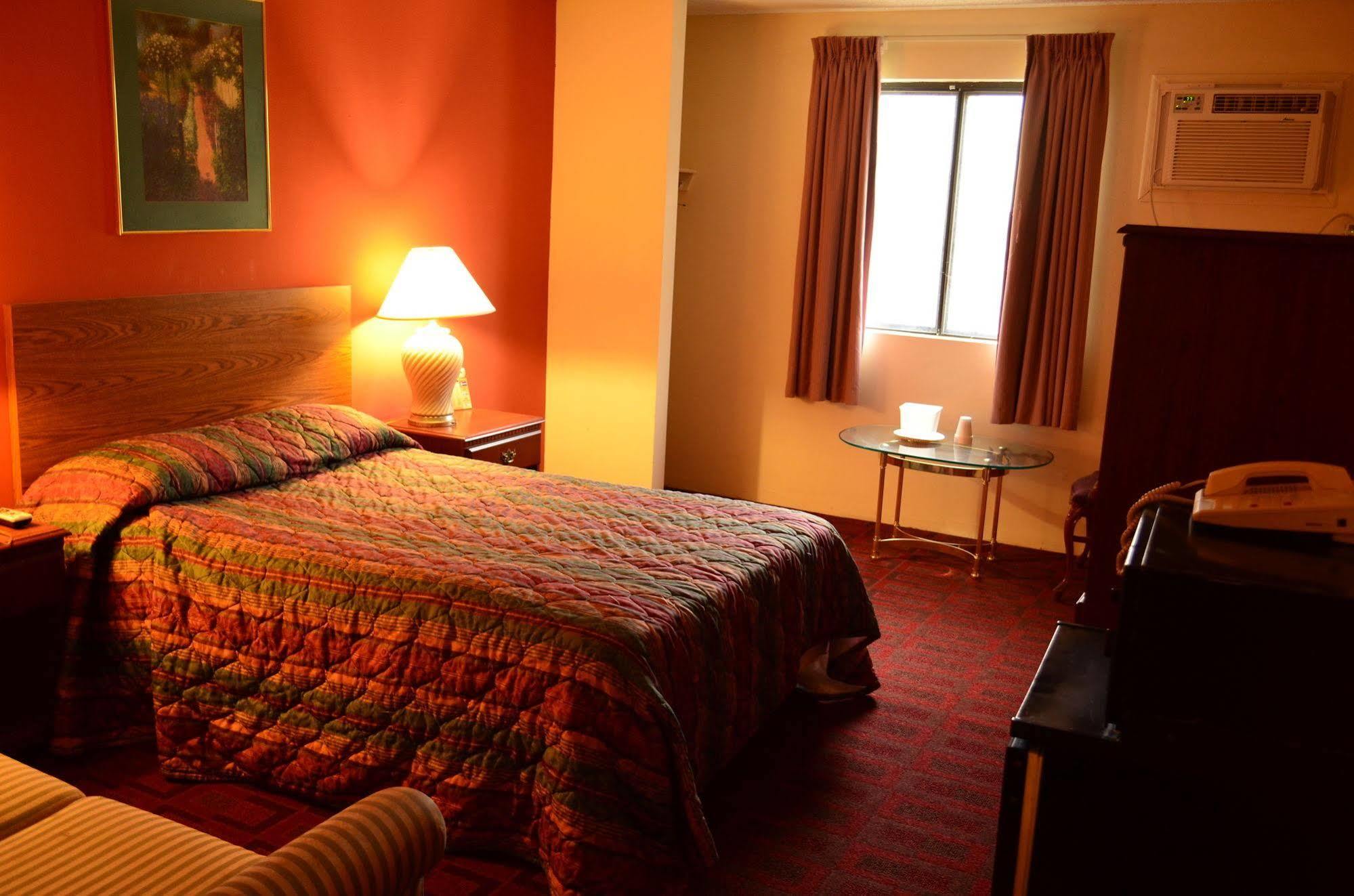 Luxury Inn & Suites Лінкольн Екстер'єр фото