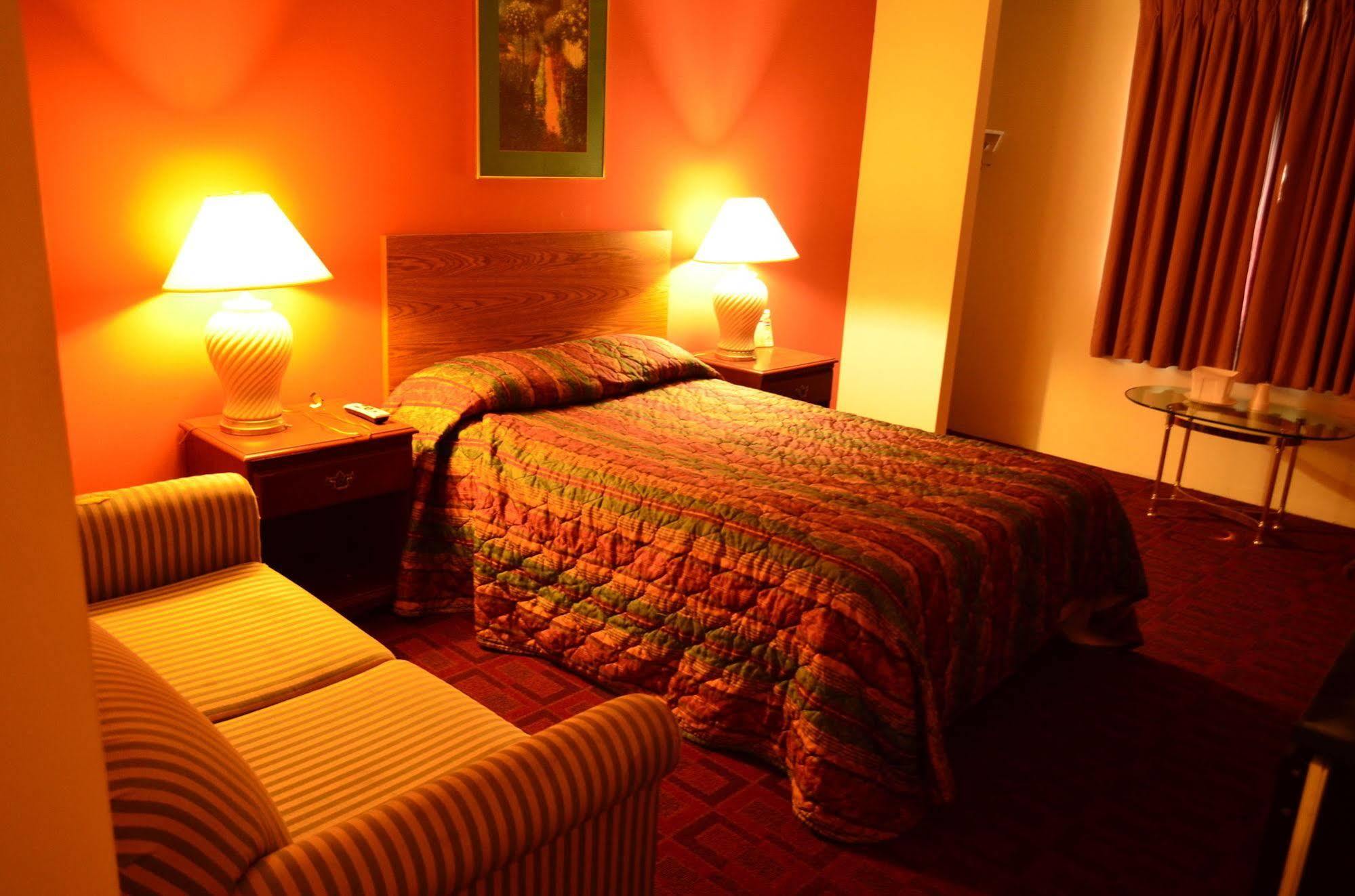 Luxury Inn & Suites Лінкольн Екстер'єр фото